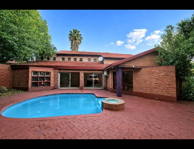 5 BEDROOM HOUSE FOR SALE IN FAERIE GLEN